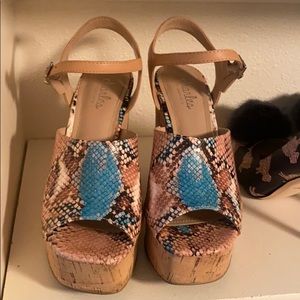 Snake pattern wedges
